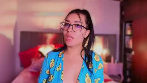 Layla online show from March 8, 2025, 10:43 am