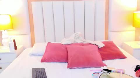 Snapshot of laylaadoll_ chatting on February 28, 2026, 7:48 pm Lau online show from February 28, 2026, 7:48 pm