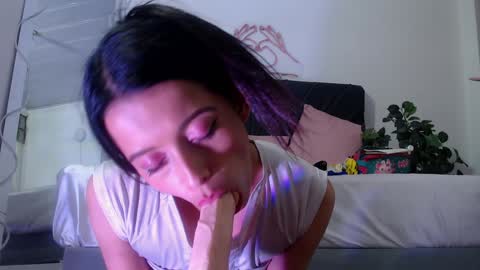 Snapshot of laylafoxy_tay chatting on January 20, 2025, 9:35 am laylafoxy_tay online show from January 20, 2025, 9:35 am