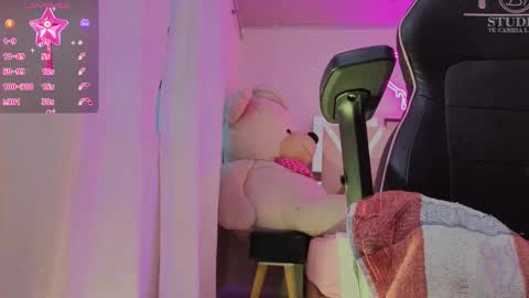 Snapshot of laylafoxy_tay chatting on February 4, 2026, 11:38 am laylafoxy_tay online show from February 4, 2026, 11:38 am