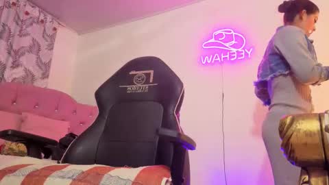 Snapshot of laylafoxy_tay chatting on March 13, 2026, 4:19 am laylafoxy_tay online show from March 13, 2026, 4:19 am