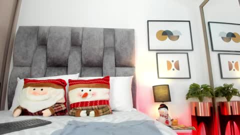 Snapshot of laylajenssen chatting on December 17, 2024, 4:23 am Layla Jenssen online show from December 17, 2024, 4:23 am