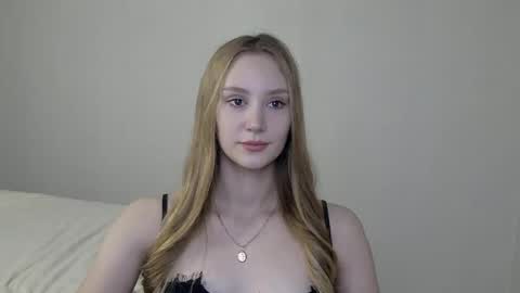 Snapshot of laylapretty001 chatting on December 9, 2024, 6:23 am LaylaPretty001 online show from December 9, 2024, 6:23 am
