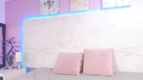 Layla Taylor online show from April 10, 2026, 2:55 pm