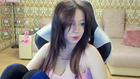 laylaura online show from May 17, 2026, 10:33 am