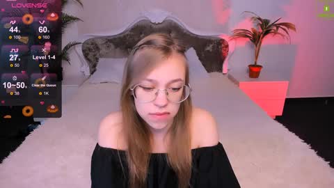 layriantavee online show from January 15, 2025, 7:15 am