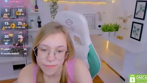 Snapshot of layriantavee chatting on February 10, 2025, 1:01 pm layriantavee online show from February 10, 2025, 1:01 pm