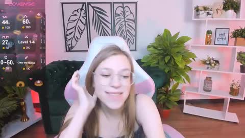 layriantavee online show from February 16, 2025, 9:59 am