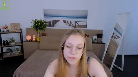 layriantavee online show from March 6, 2025, 7:14 am