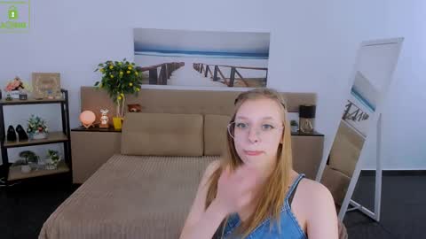 Snapshot of layriantavee chatting on March 6, 2025, 1:35 pm layriantavee online show from March 6, 2025, 1:35 pm