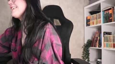 Snapshot of lazynut chatting on December 4, 2025, 4:44 am Lisa online show from December 4, 2025, 4:44 am