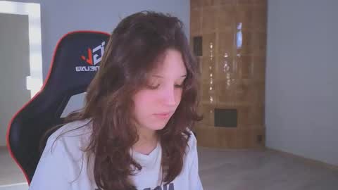 Snapshot of lea_belle_ chatting on February 5, 2026, 4:22 pm Lea online show from February 5, 2026, 4:22 pm