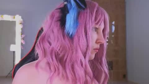 Snapshot of lea_belle_ chatting on February 17, 2026, 4:46 pm Lea online show from February 17, 2026, 4:46 pm