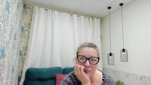 Snapshot of lea_fruit chatting on April 4, 2026, 5:06 am Lea online show from April 4, 2026, 5:06 am