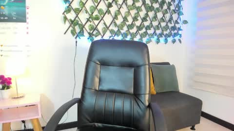 Lea Velle online show from January 5, 2025, 3:53 am