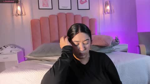 Snapshot of leah_bensoon chatting on November 1, 2025, 4:42 pm Leah online show from November 1, 2025, 4:42 pm