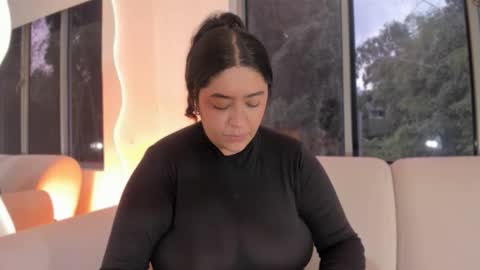 Snapshot of leah_bensoon chatting on November 9, 2025, 4:05 pm Leah online show from November 9, 2025, 4:05 pm