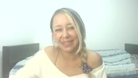 Snapshot of leah_susman chatting on December 18, 2025, 10:54 am leah_susman online show from December 18, 2025, 10:54 am