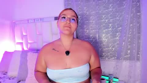 Snapshot of leahbarker chatting on February 24, 2026, 2:42 am Leah online show from February 24, 2026, 2:42 am