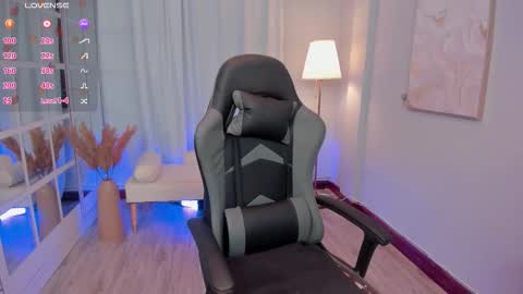 Leah Jones online show from December 3, 2025, 6:21 am