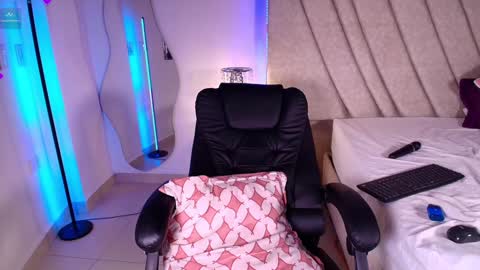 Snapshot of leahprada_ chatting on January 2, 2025, 11:16 pm Instagram Leahprada online show from January 2, 2025, 11:16 pm