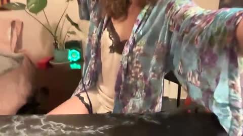 Snapshot of leahsparkles chatting on December 3, 2024, 4:14 am Leah Sparkles online show from December 3, 2024, 4:14 am