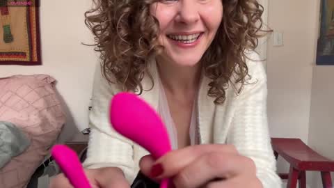 Snapshot of leahsparkles chatting on December 4, 2024, 4:05 pm Leah Sparkles online show from December 4, 2024, 4:05 pm