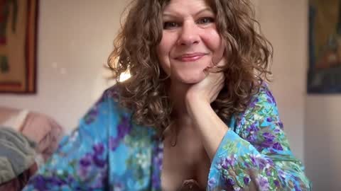 Snapshot of leahsparkles chatting on December 12, 2024, 2:11 pm Leah Sparkles online show from December 12, 2024, 2:11 pm