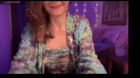 Snapshot of leahsparkles chatting on January 25, 2025, 2:37 am Leah Sparkles online show from January 25, 2025, 2:37 am