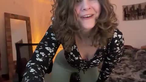 Snapshot of leahsparkles chatting on October 28, 2025, 8:11 pm Leah Sparkles online show from October 28, 2025, 8:11 pm