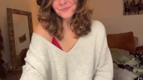 Snapshot of leahsparkles chatting on November 19, 2025, 4:01 am Leah Sparkles online show from November 19, 2025, 4:01 am