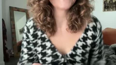 Snapshot of leahsparkles chatting on November 24, 2025, 3:01 pm Leah Sparkles online show from November 24, 2025, 3:01 pm