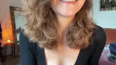 Snapshot of leahsparkles chatting on December 1, 2025, 2:22 pm Leah Sparkles online show from December 1, 2025, 2:22 pm