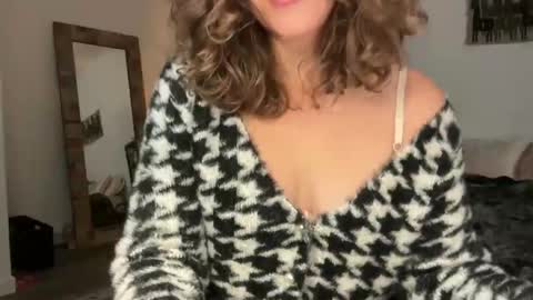 Snapshot of leahsparkles chatting on December 5, 2025, 3:41 pm Leah Sparkles online show from December 5, 2025, 3:41 pm