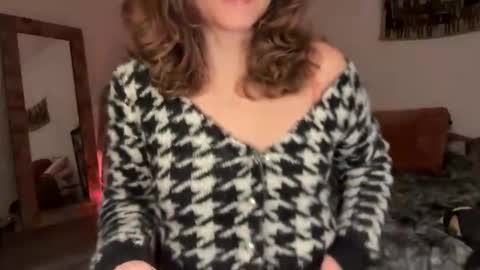 Snapshot of leahsparkles chatting on December 18, 2025, 2:50 am Leah Sparkles online show from December 18, 2025, 2:50 am