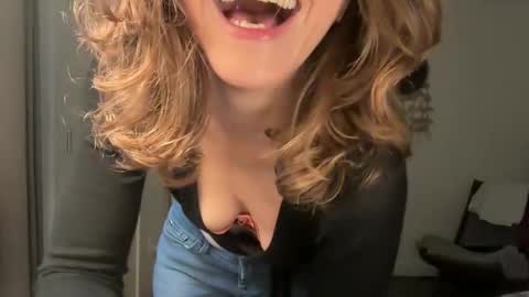 Leah Sparkles online show from March 19, 2026, 1:26 pm