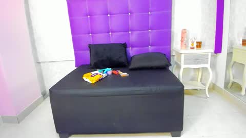 leamoreau__ online show from October 30, 2025, 11:55 am