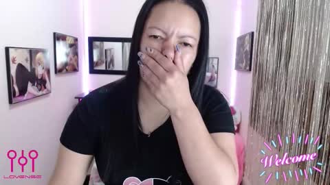 Leandra online show from October 19, 2025, 1:56 pm