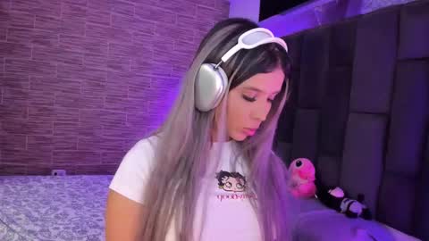 Maria Leandra  Lopeira online show from November 7, 2025, 11:05 pm