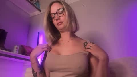 Snapshot of leanneluxecouple chatting on October 8, 2025, 1:03 am leanneluxecouple online show from October 8, 2025, 1:03 am