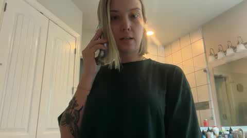 leanneluxecouple online show from December 14, 2025, 2:11 pm