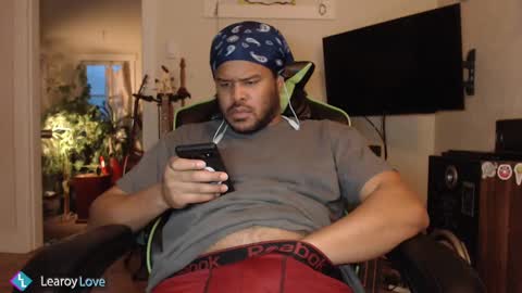 Snapshot of learoy chatting on December 16, 2024, 11:50 pm Learoy online show from December 16, 2024, 11:50 pm