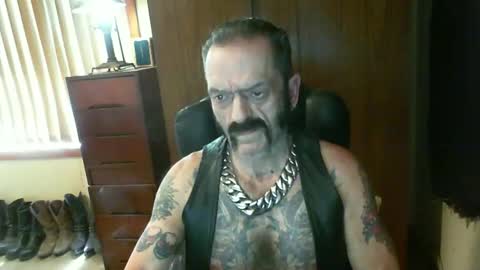 Snapshot of leathergreaser chatting on December 17, 2024, 3:28 am leathergreaser online show from December 17, 2024, 3:28 am