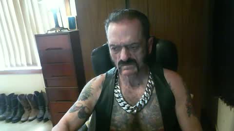 Snapshot of leathergreaser chatting on December 18, 2024, 4:09 am leathergreaser online show from December 18, 2024, 4:09 am