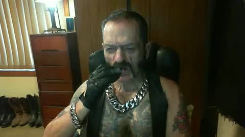 Snapshot of leathergreaser chatting on December 22, 2024, 7:21 pm leathergreaser online show from December 22, 2024, 7:21 pm