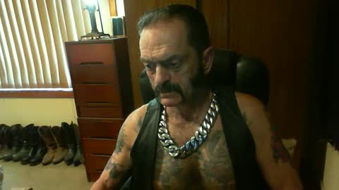 Snapshot of leathergreaser chatting on December 29, 2024, 2:06 am leathergreaser online show from December 29, 2024, 2:06 am