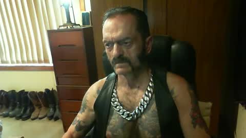 Snapshot of leathergreaser chatting on December 30, 2024, 10:45 pm leathergreaser online show from December 30, 2024, 10:45 pm