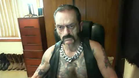 Snapshot of leathergreaser chatting on January 7, 2025, 2:10 am leathergreaser online show from January 7, 2025, 2:10 am