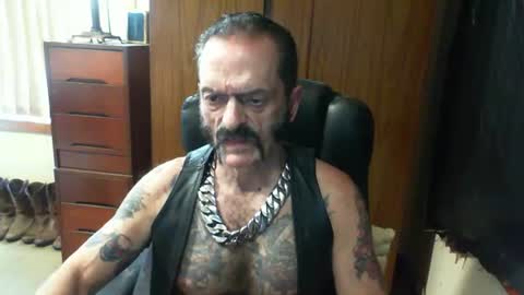 Snapshot of leathergreaser chatting on January 11, 2025, 2:20 am leathergreaser online show from January 11, 2025, 2:20 am
