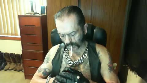 Snapshot of leathergreaser chatting on January 29, 2025, 10:01 pm leathergreaser online show from January 29, 2025, 10:01 pm